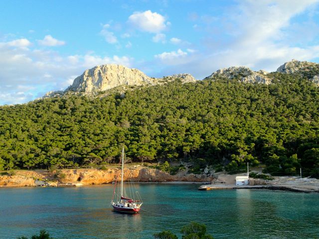 A general view of the bay with Moments of Clarity anchored on a east-west axis, with a stern line ashore